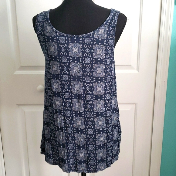 LYSSE tank with built in bra. - Picture 4 of 12